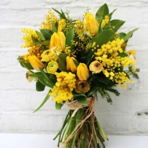 bouquet de mimosa, tulipes et renoncules
